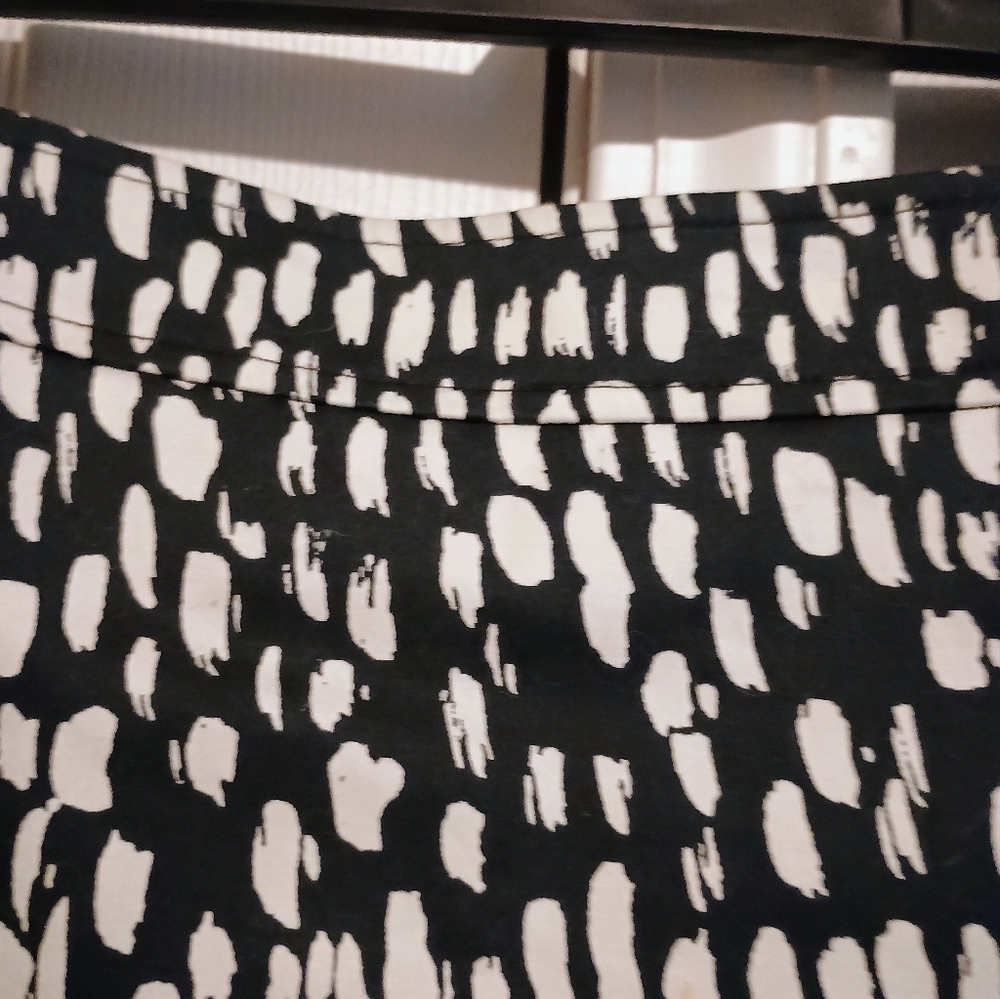 Ann Taylor Lightweight Lined Black White Pencil Skirt Back Zipper Women's Size 2 - Picture 5 of 9